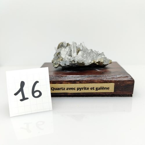 Cristaux de quartz avec pyrite et galène - Minéraux