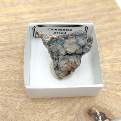 Calcédoine du Brésil - Minéraux dans une boîte de collection
