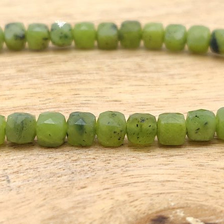 Jade vert néphrite - Bracelet de perles facettées